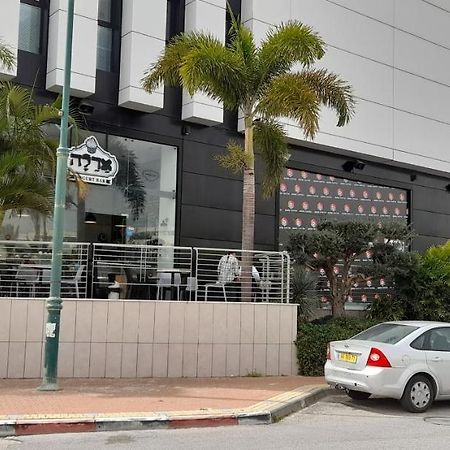 Regina'S Place Or Akiva Екстер'єр фото