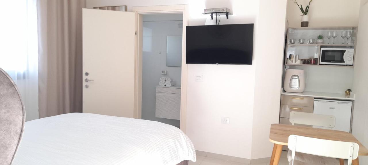 Regina'S Place Or Akiva Екстер'єр фото