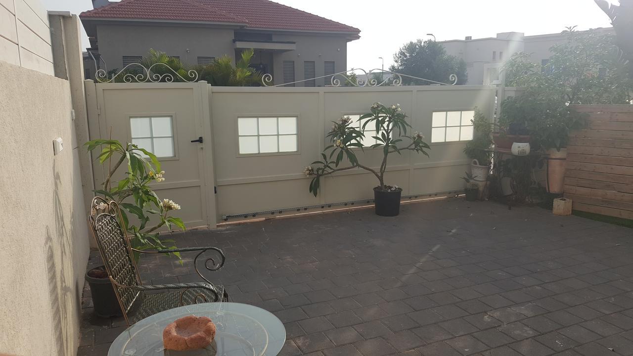 Regina'S Place Or Akiva Екстер'єр фото