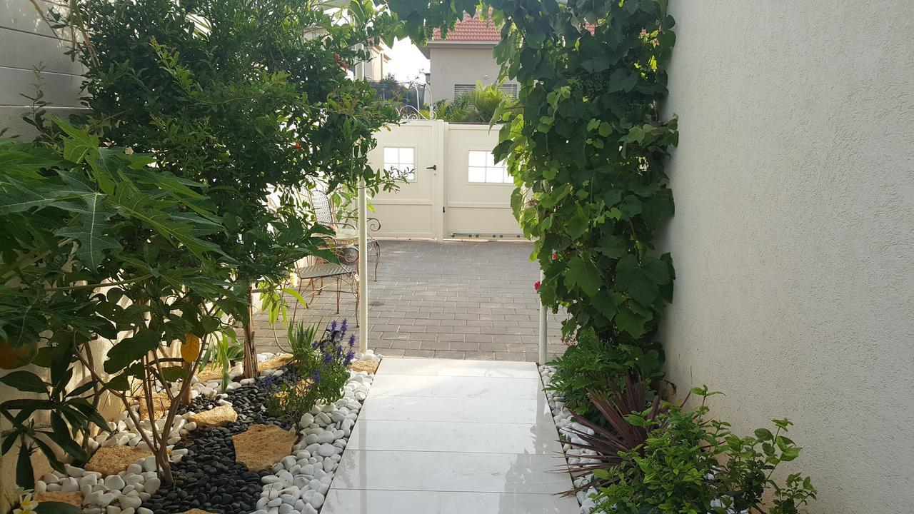 Regina'S Place Or Akiva Екстер'єр фото